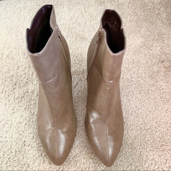 🆕CHINESE LAUNDRY Leather Taupe Ankle Booties - Picture 8 of 15